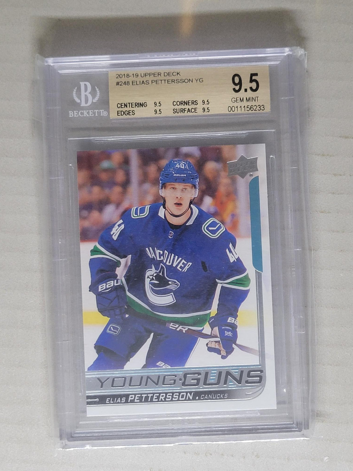 2018-19 Upper Deck Young Guns Elias Pettersson BGS 9.5