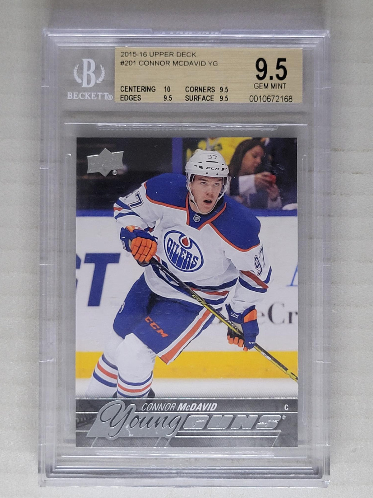 2015-16 Upper Deck YG RC #201 Connor McDavid BGS 9.5